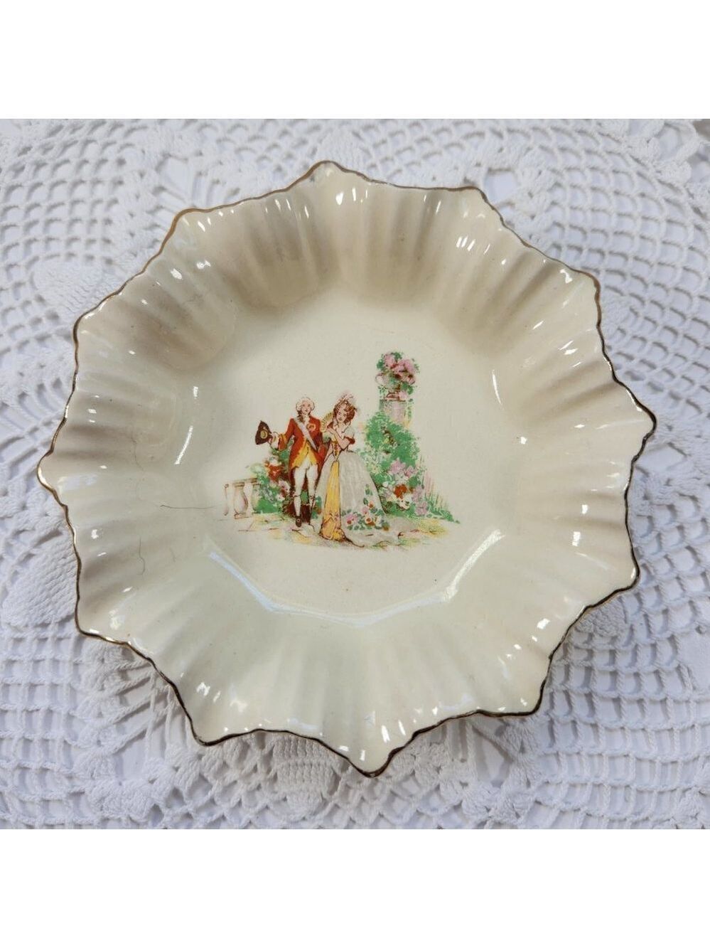 J&G Meakin Sunshine Fluted Dish | Scalloped Edges | Gold Gilt | Regent Couple
